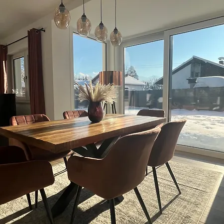 Uniqe I 185qm I Bergblick I Garten I Bbq I 2 Balkone I Seenah Prien am Chiemsee